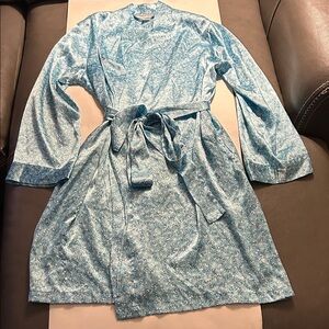 Morgan Taylor Intimates Vintage Blue Floral Robe Size M